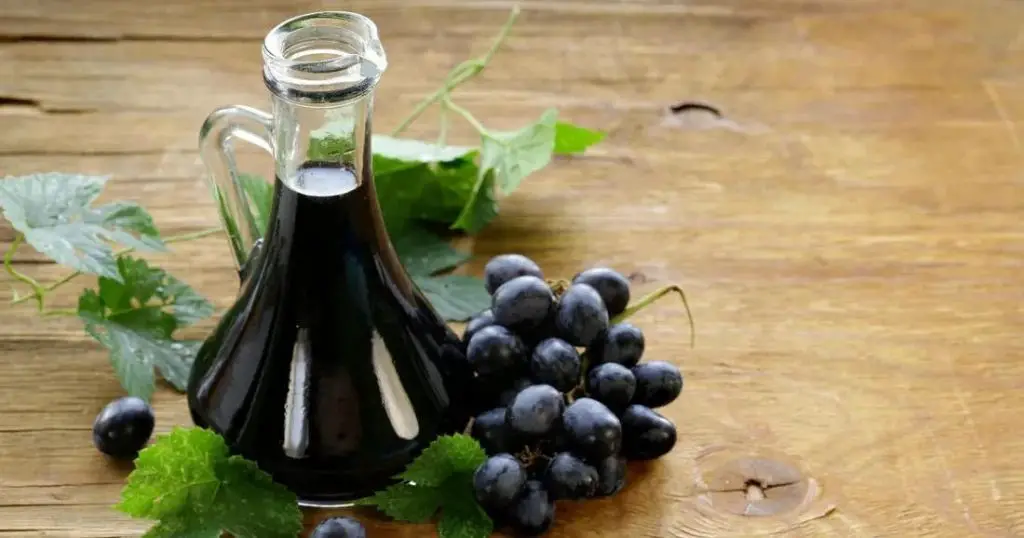 Is Balsamic Vinegar Keto? Best Balsamic Vinegar Alternative Ketozila